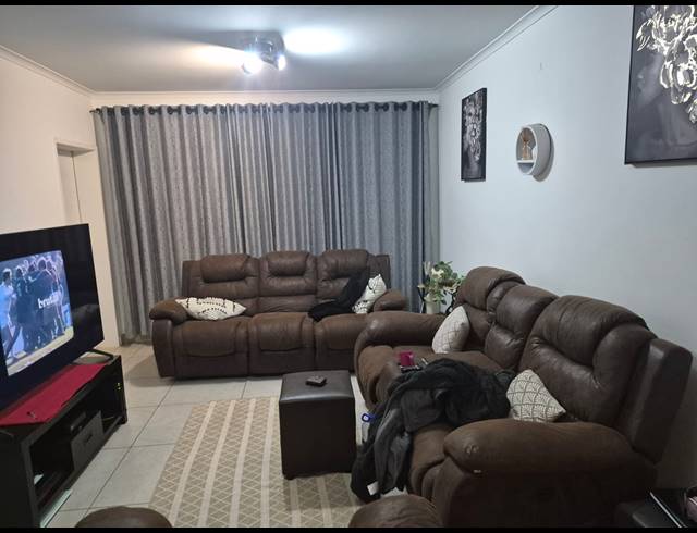 2 BEDROOM TOWNHOUSE TO LET IN GLEN MARAIS